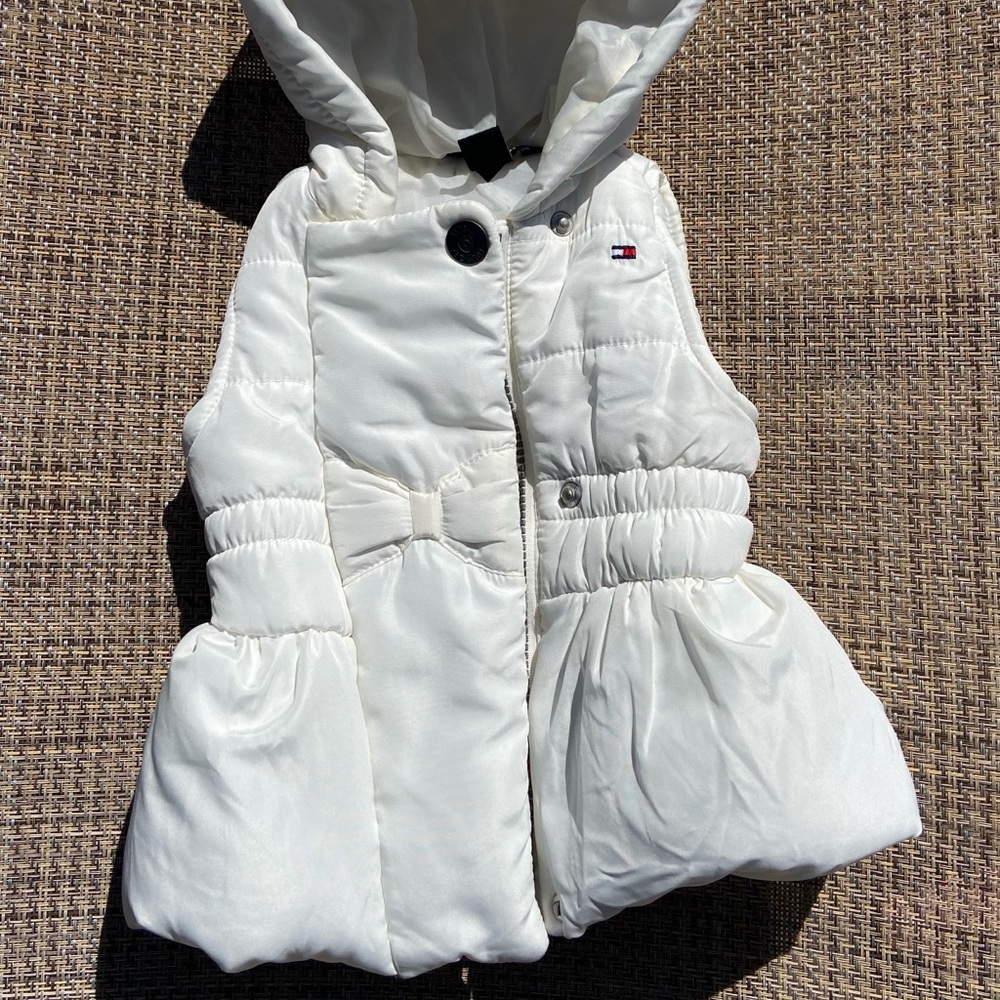 Tommy Hilfiger infants white puffer vest 6/9m